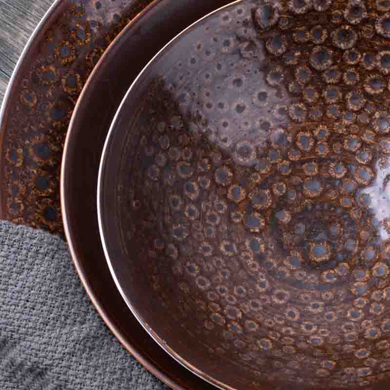Micro shot of the reinforced rolled rim on durable ceramic tableware manufactured by an established ceramic plate factory