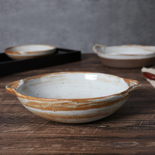 Ceramic bowl with handle for salad serving