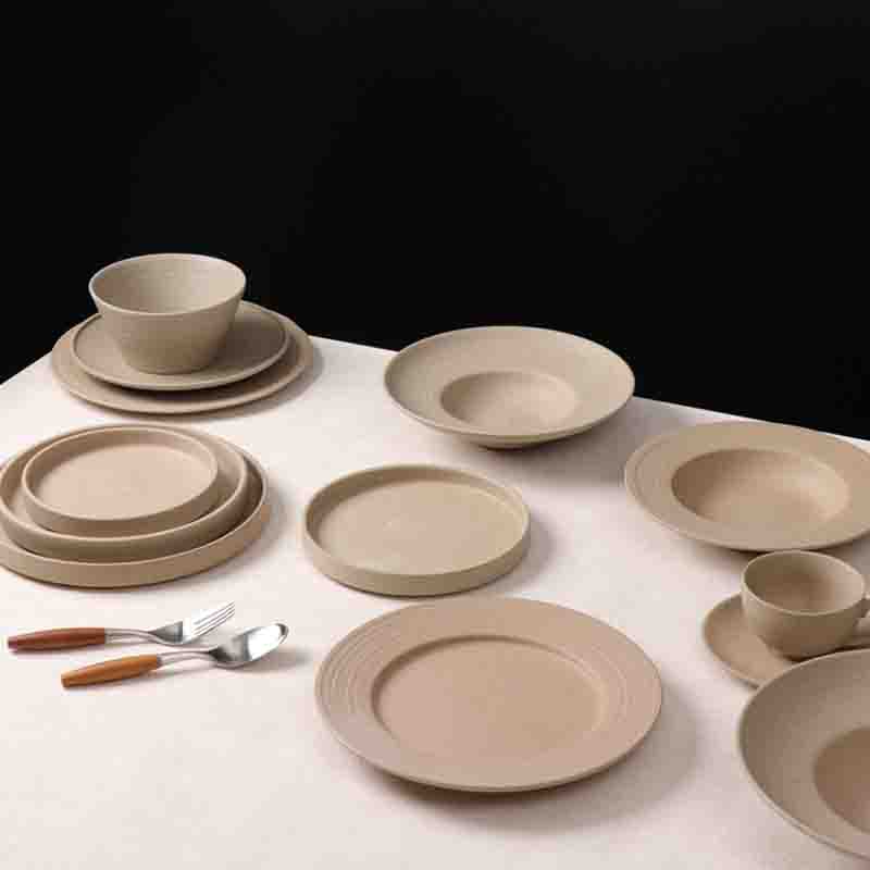 Modern porcelain dinnerware set for hotel restaurant table