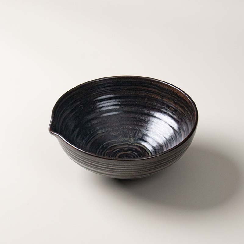 Restaurant style porcelain bowl for catering service